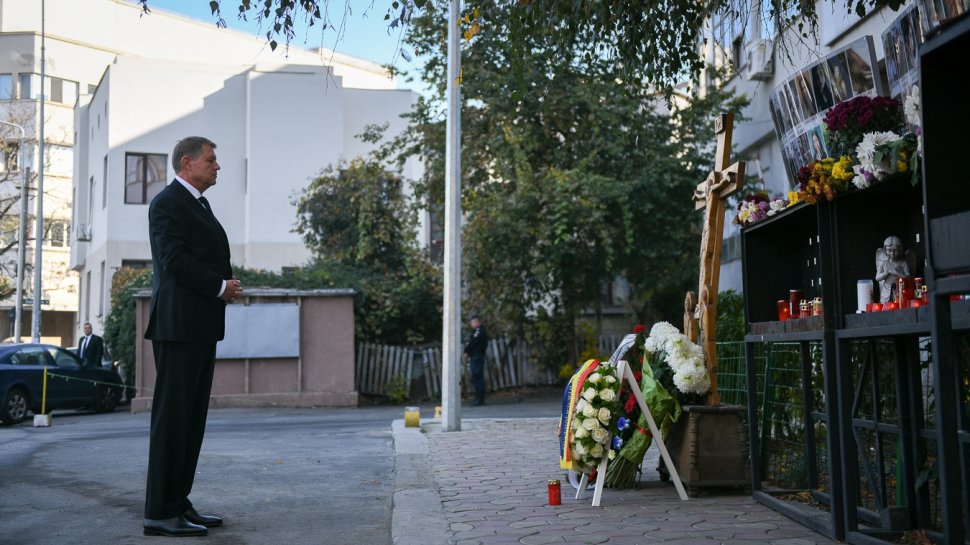 Klaus Iohannis comemorează victimele incendiului din Colectiv