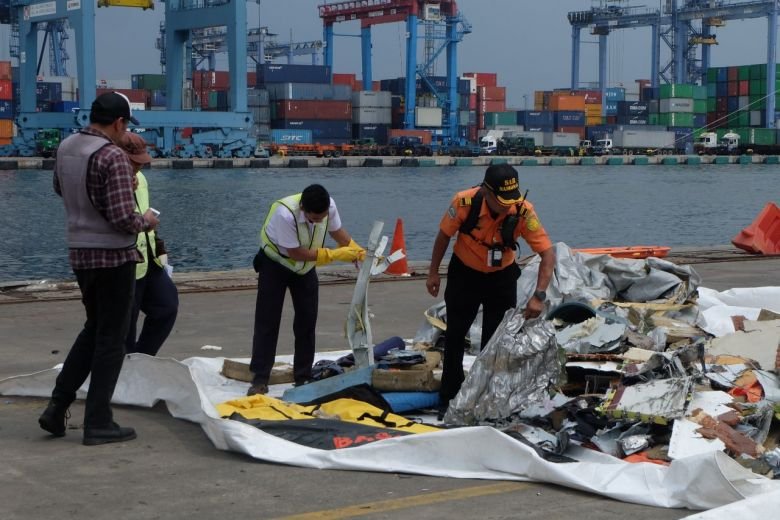 Un obiect găsit după prăbușirea avionului Lion Air în Indonezia a făcut înconjurul internetului! Oamenii s-au mobilizat ca să afle povestea din spatele lui