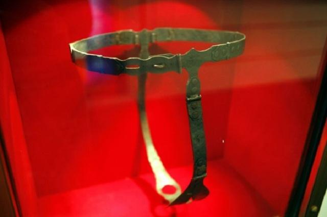 Totul despre centura de castitate! Cum erau purtați chiloții de fier în Evul Mediu 559008