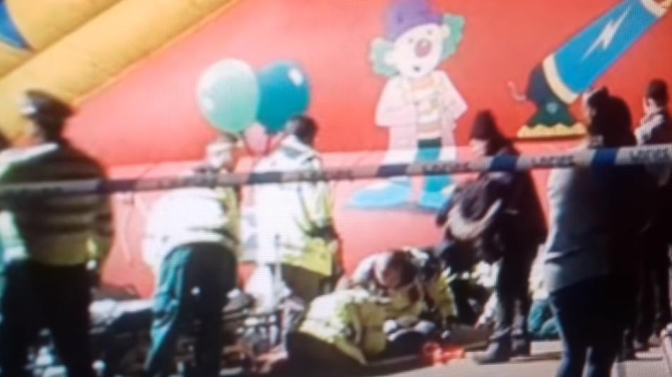 Accident într-un parc de distracţii din Marea Britanie. Peste 20 de copii au căzut de pe un tobogan gonflabil - VIDEO
