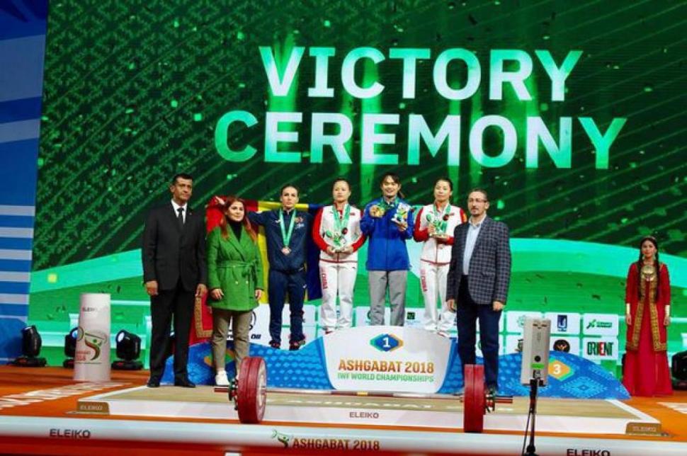 Cum a apărut ministrul Ioana Bran la Campionatul Mondial de Haltere. Ținuta sa, aspru criticată 559362