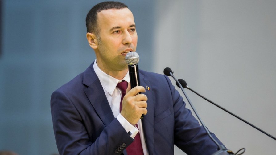 Iulian Dumitrescu a demisionat din fruntea grupului senatorilor liberali