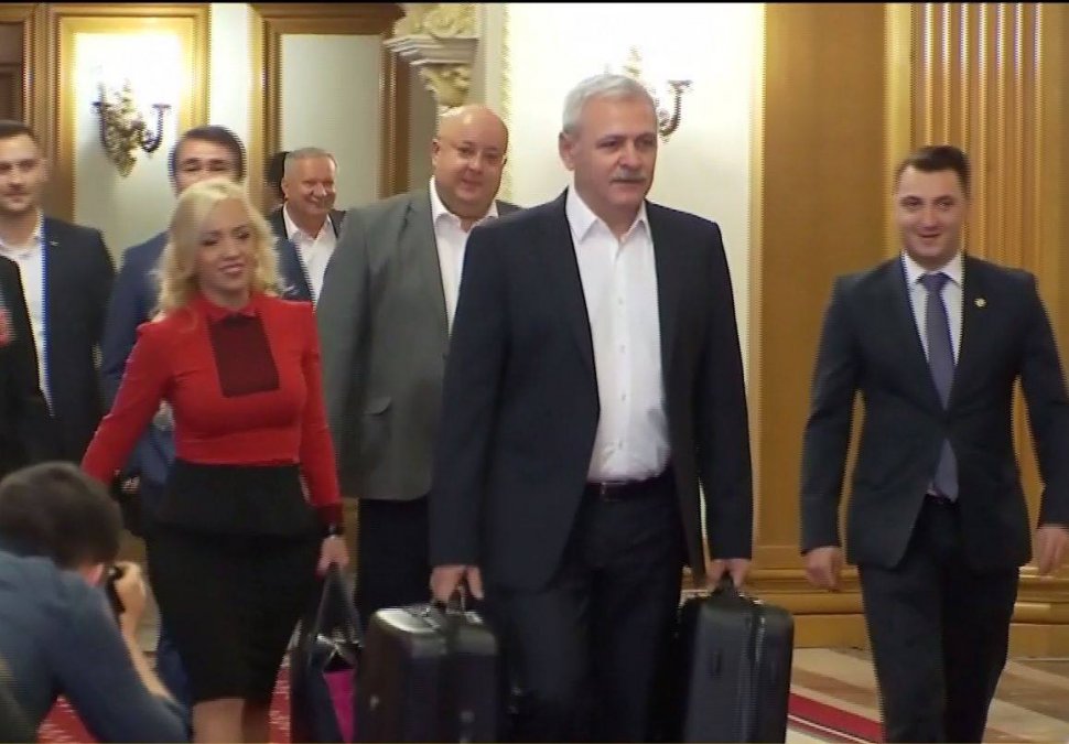 Liviu Dragnea came with two suitcases at a news conference