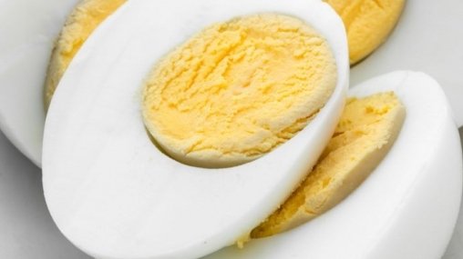 Ce înseamnă, de fapt, culoarea verzuie pe care o capătă gălbenușul de ou. Îl mai mănânci?
