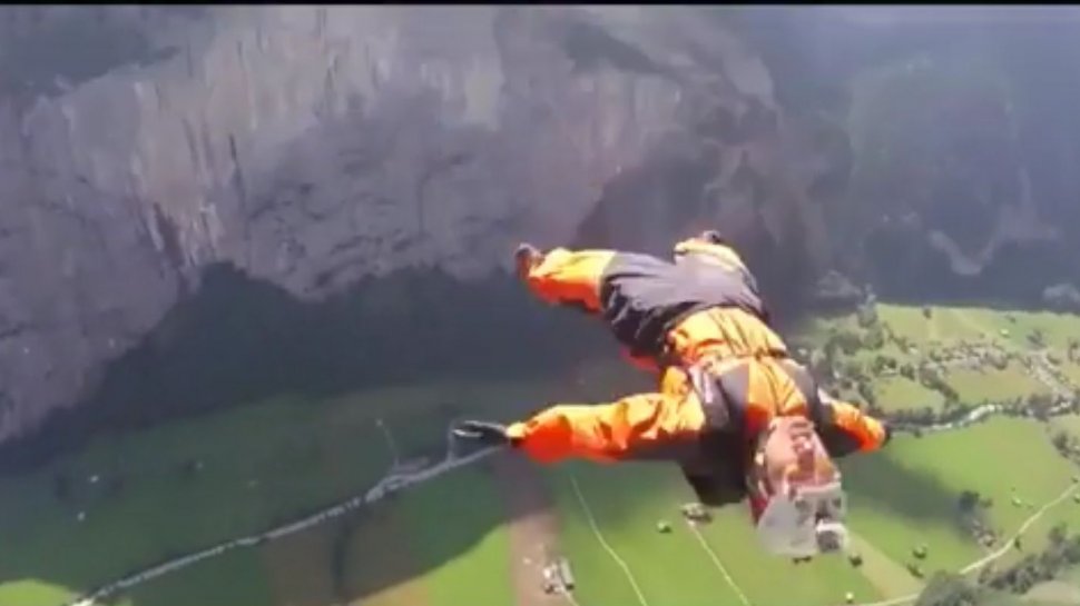 Un paraşutist român a murit în Alpii Italieni, sub ochii prietenilor săi 