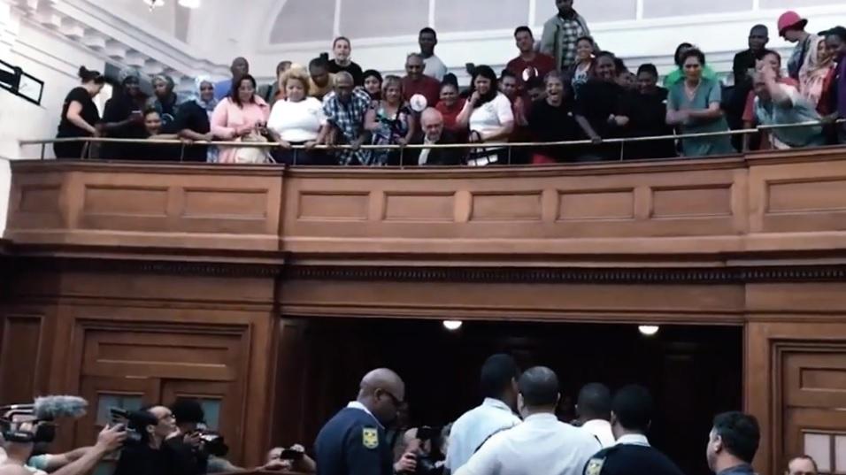 Ce s-a întâmplat în sala de judecată când ucigașii unei tinere abuzată și omorâtă și-au primit sentința - VIDEO