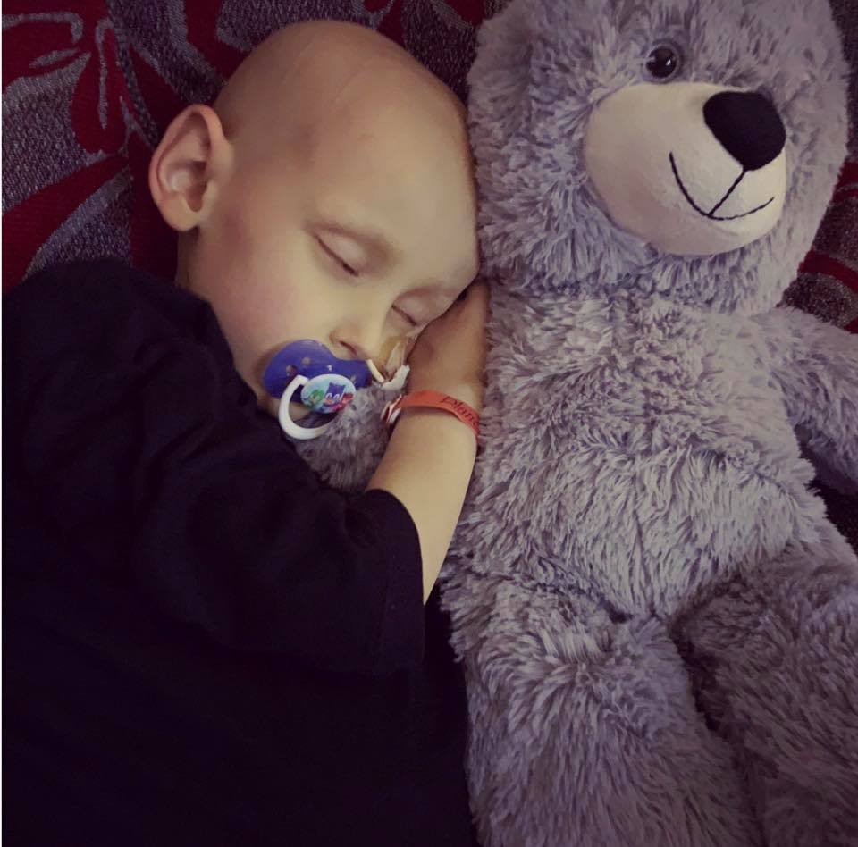 Povestea incredibilă a unui copil de cinci ani diagnosticat cu cancer. A murit în brațele părinților, iar ultimele sale cuvinte au emoționat o lume întreagă 