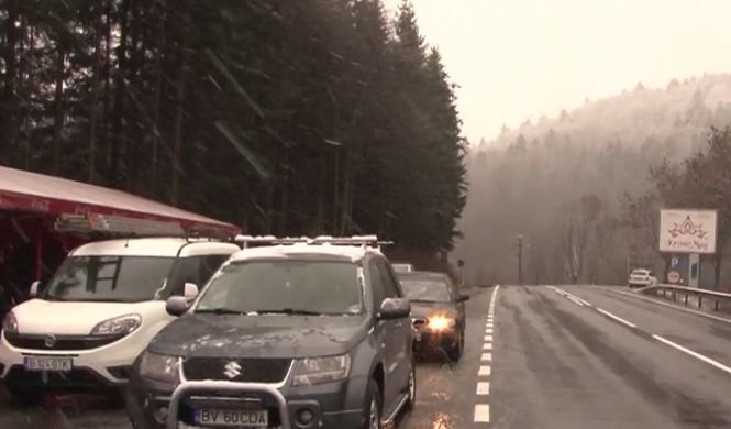 Ninge la munte! Drumarii acţionează de ore bune - VIDEO