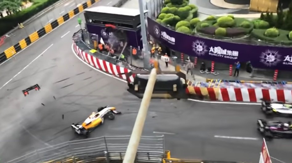 Accident grav într-o cursă de Formula 3. Mai multe persoane rănite. VIDEO cu momentul impactului