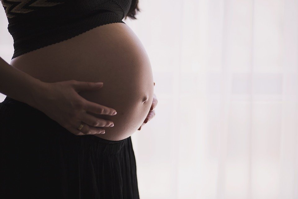 Poveste incredibilă! O femeie a rămas însărcinată de două ori în 10 zile!