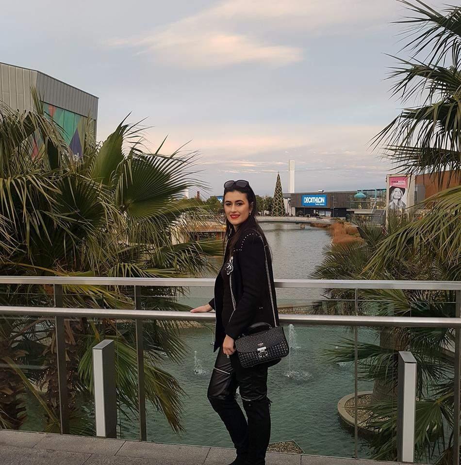 Ea e Maria, românca de 29 de ani executată în stil mafiot în Spania. A murit în braţele surorii ei 562563