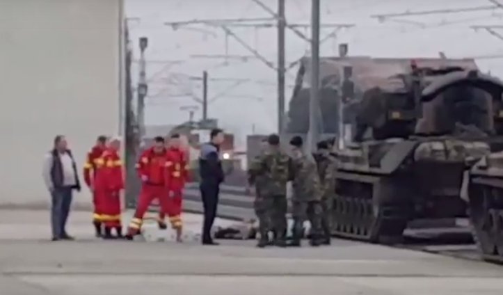 Colegii militarului electrocutat în gara din Alba Iulia, în stare de șoc: „Plâng în hohote!”