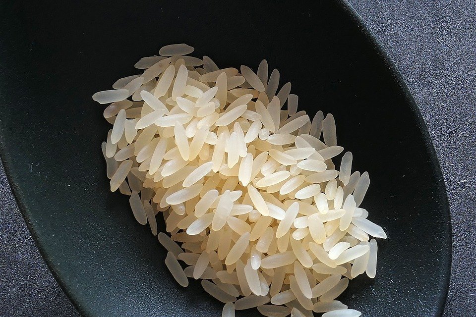 Cum îți dai seama dacă orezul cumpărat conține plastic! Trucul care îti poate salva viața într-o zi!