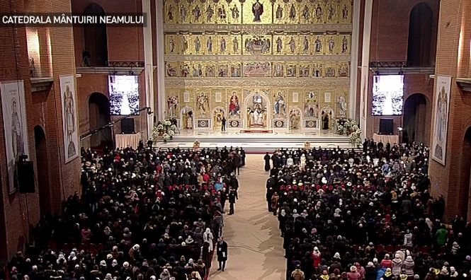 Moment ISTORIC. Peste 30.000 de credincioşi şi 2.000 de invitaţi oficiali, la sfinţirea Catedralei Mântuirii Neamului - Galerie FOTO, VIDEO