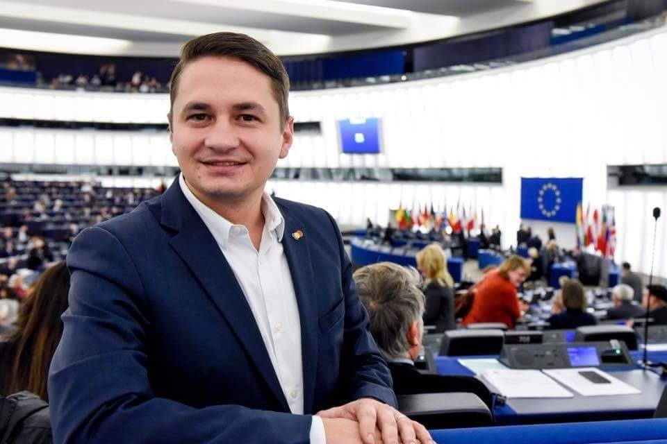 Comisia Europeană, somată de europarlamentarul Emilian Pavel să spună de unde ia informațiile care stau la baza rapoartelor MCV