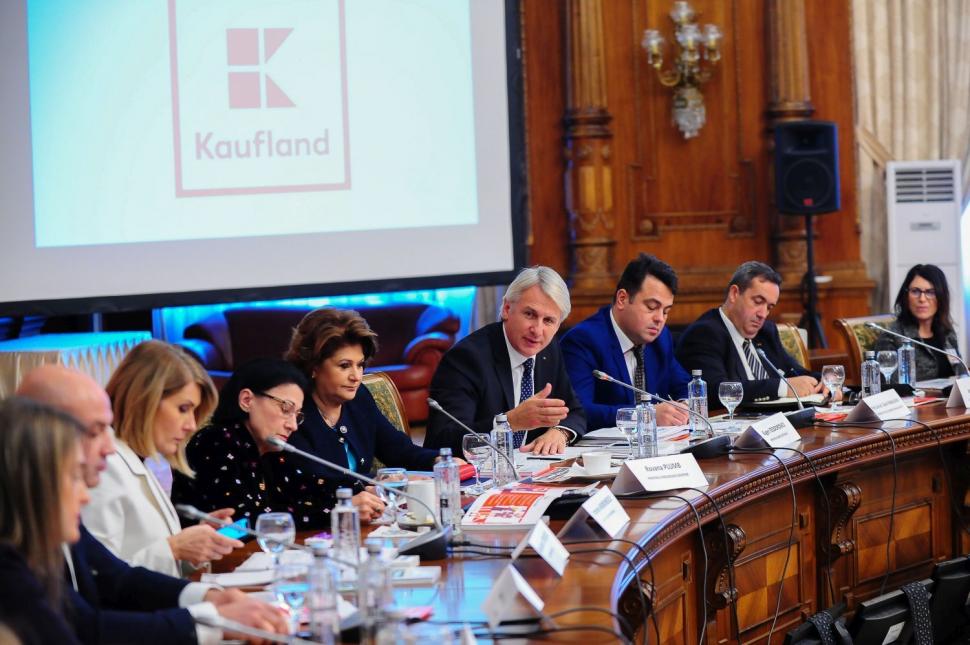 EVENIMENT INTACT MEDIA GROUP. Criza forței de  muncă. Corelarea sistemului de învățământ universitar cu piața muncii 563512