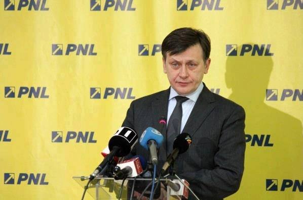 Crin Antonescu își anunță oficial revenirea în politică