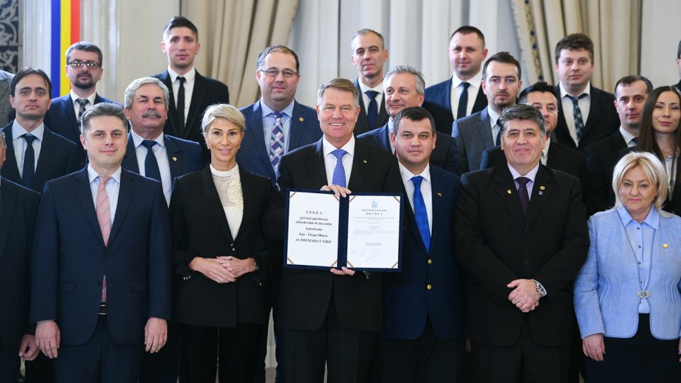 Președintele a semnat decretul de promulgare a Legii privind realizarea Autostrăzii Iaşi-Târgu Mureş: „O Românie fără autostrăzi este condamnată la subdezvoltare”