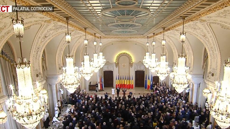 Cum a venit îmbrăcată Carmen Iohannis la recepţia de la Palatul Cotroceni. Prima Doamnă a făcut din nou notă discordantă (FOTO) 564058