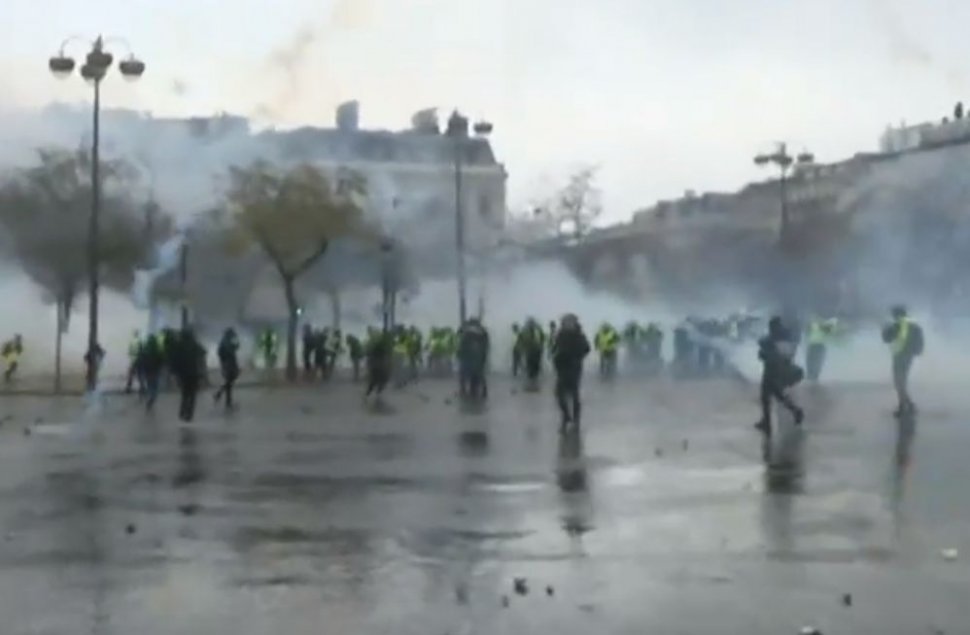 Haos în centrul Parisului, din cauza protestelor. Zeci de oameni au fost reținuți - VIDEO