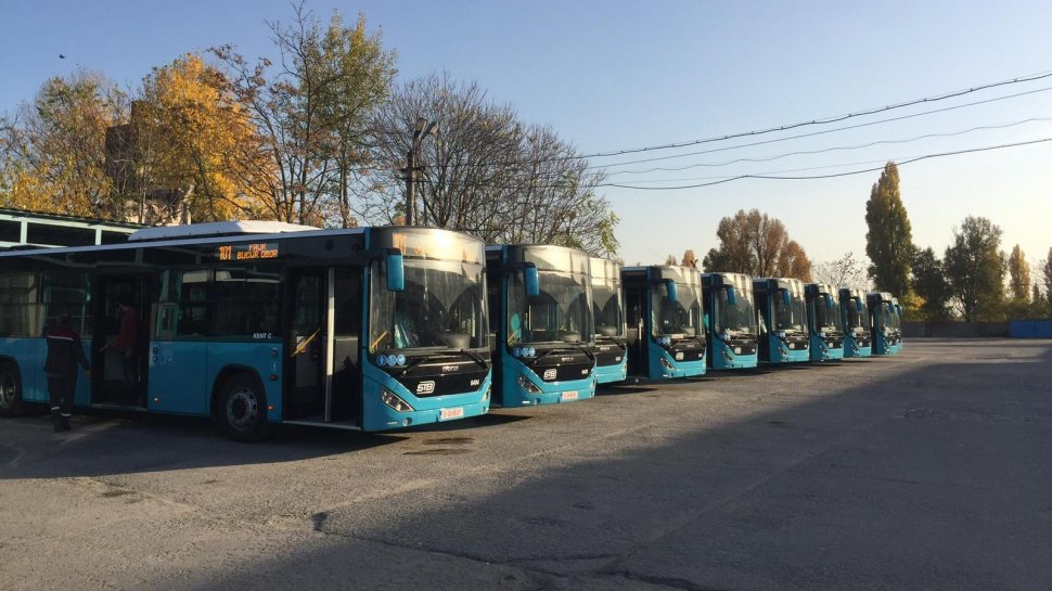 Noile autobuze achiziționate de Primăria Capitalei, probleme încă din prima zi în care au fost puse în circulație