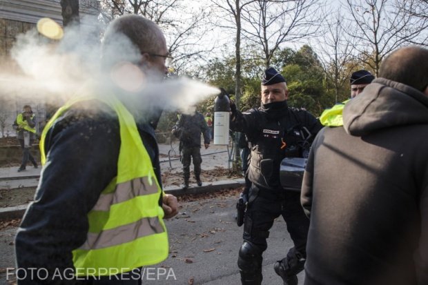 Proteste violente la Paris. Jandarmeria a intervenit cu gaze lacrimogene