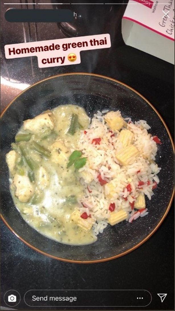 A vrut să se laude pe internet cu ce a gătit acasă, dar a uitat un detaliu cu care s-a făcut de râs. Toți au râs de ea (FOTO) 564311