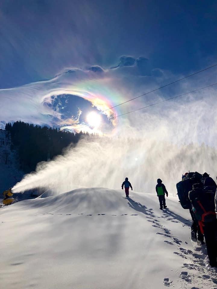 Semn divin? Ce a apărut sâmbătă pe cer, în Masivul Postăvaru, de Ziua Națională 564285