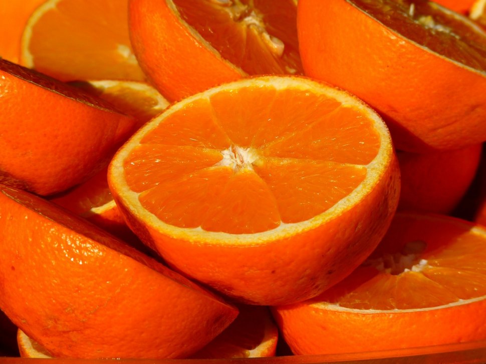 Motivul pentru care ar trebui să mâncăm zilnic o portocală