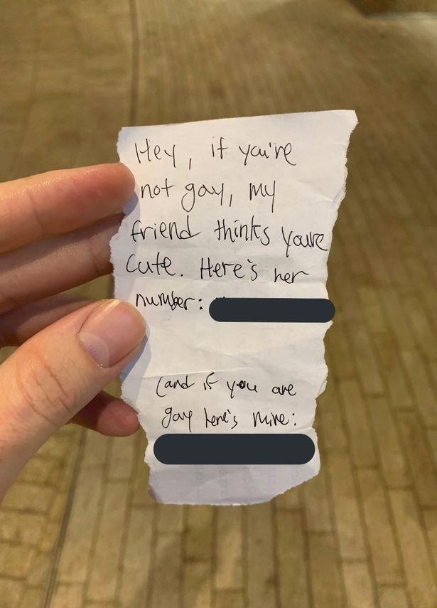 I-au dat întâlnire aceluiași tip, scriindu-i un bilet genial. Alegerea lui i-a lăsat pe toți fără cuvinte 565162