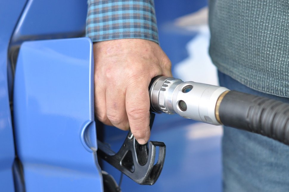 Un lanţ de benzinării din România a lansat carburantul care costă 14 lei litrul