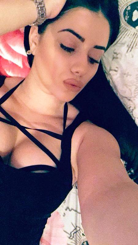  "Numele meu este Andreea, am 21 de ani și am fost agresată de o vedetă de televiziune din România. A vrut să-mi dea cămașa jos, să mă sărute. Mi-a luat mâna ca să mi-o pună în zona lui intimă" 565504