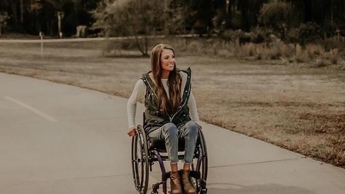 „Am visat acest lucru de când eram mică”. Promisiunea unei tinere care a rămas paralizată în urma unui accident 565932