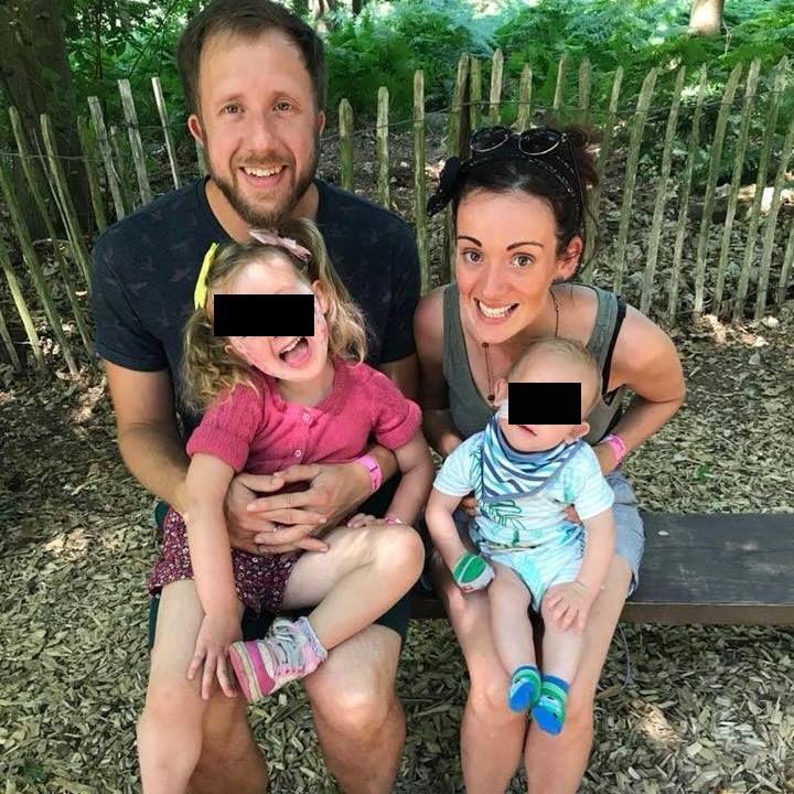 Li s-a spus că nu mai are nicio șansă de supraviețuire, așa că medicii l-au deconectat pe bebeluș de la aparate. Ce a urmat însă, i-a lăsat pe toți fără cuvinte. Micuțul și-a luat mama de deget și a privit-o direct în ochi. „E un miracol!” (FOTO) 565806