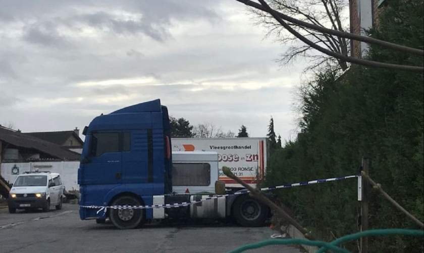 Tragedie în Belgia. Un șofer român de TIR de 19 ani a fost găsit fără suflare într-o parcare 