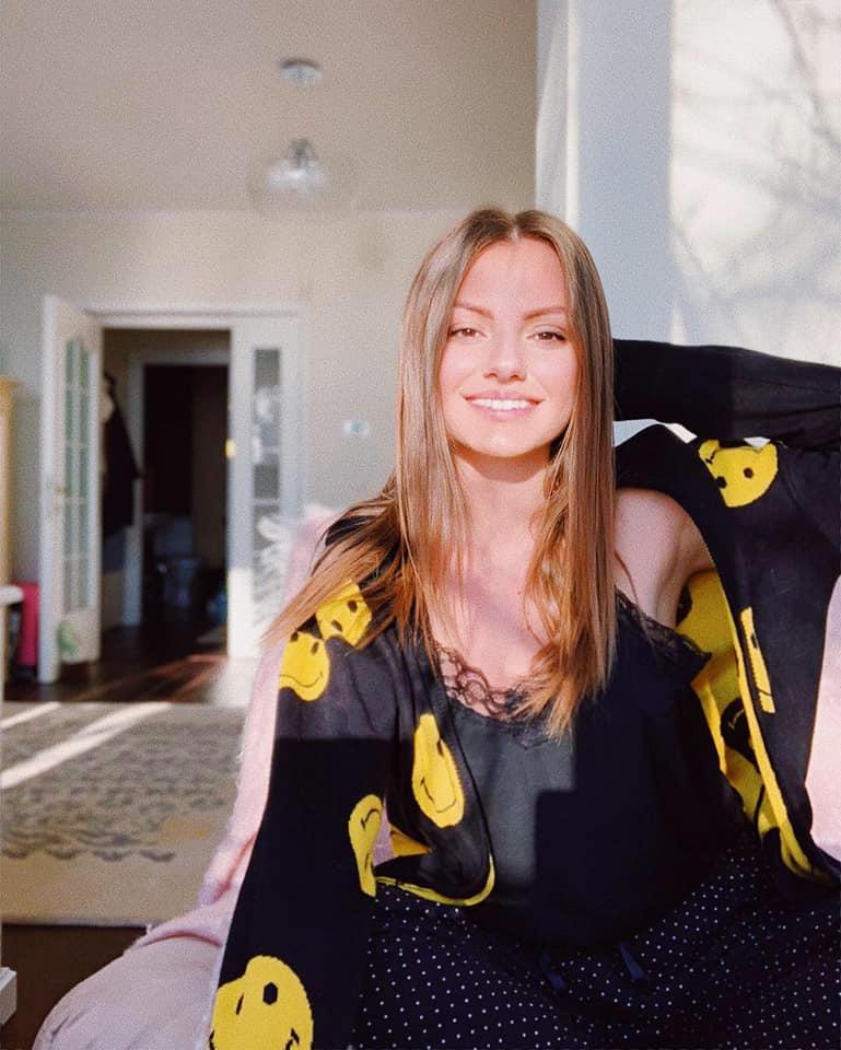 Alexandra Stan și-a făcut o fotografie în bucătărie. Când a văzut-o Iulia Albu, a încremenit. Cum era îmbrăcată de la jumătate în jos FOTO 566362