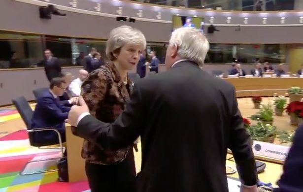 Discuție tensionată între Theresa May și Juncker. Camerele de filmat au surprins totul