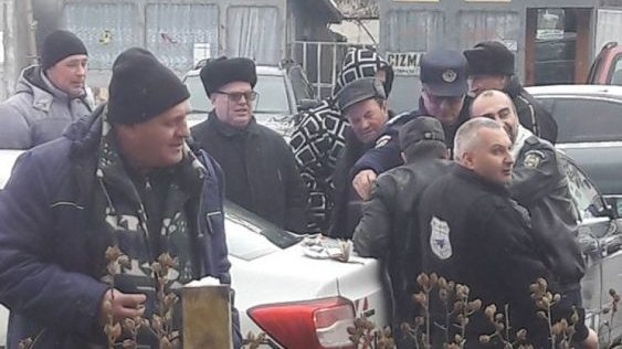 Incident incredibil în Botoșani! A sărit de la etaj în urma unui jaf, dar a ajuns în mâinile vecinilor neimpresionaţi de faptul că este rănit - VIDEO