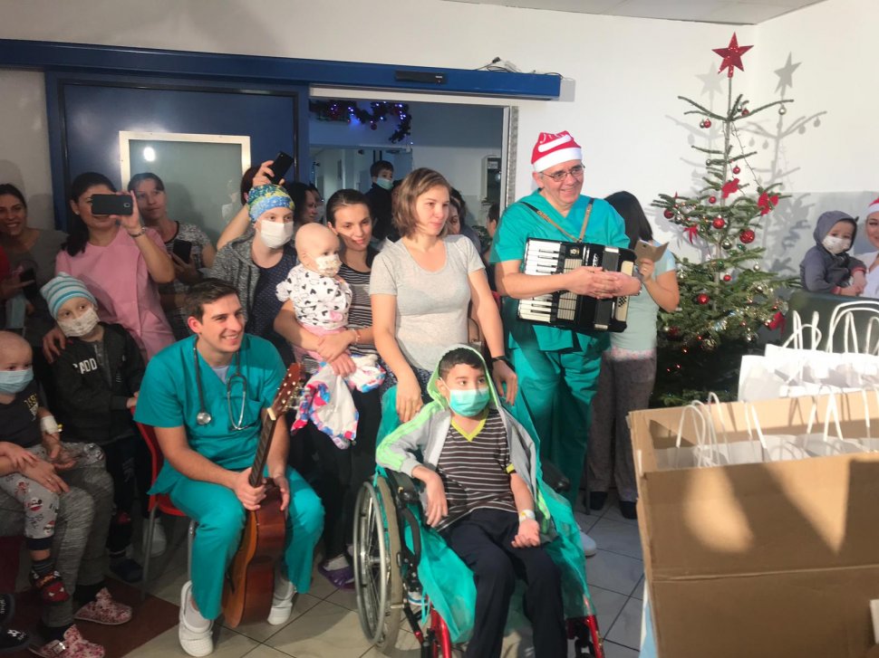 Medicii de la Fundeni, surpriză pentru copiii internați în spital - FOTO