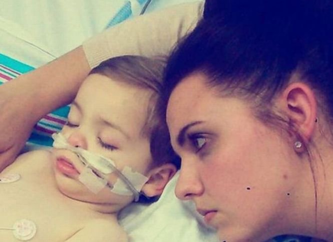 Medicii i-au spus că unul dintre gemenii ei va muri la trei ani! Ce a făcut mama de Crăciun pentru copilul ei 