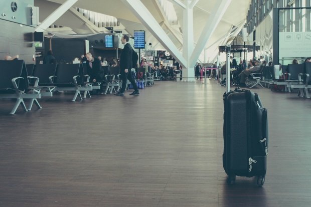 Curse anulate pe Aeroportul Internaţional Sibiu. Posibile întâzieri şi la decolări