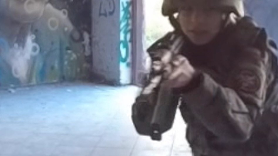 Ţara din Europa unde copiii din şcoli sunt învăţaţi să tragă cu mitraliera - VIDEO