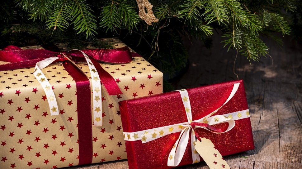 Câți bani scot din buzunare românii pentru cadourile de Crăciun