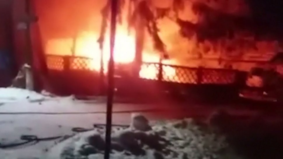 Incendiu la Serviciul de Ambulanțe Argeș! O autospecială a luat foc - VIDEO