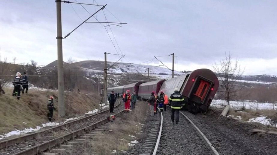 Ministrul Transporturilor, primele măsuri după ce un tren cu 120 de călători a deraiat în județul Hunedoara