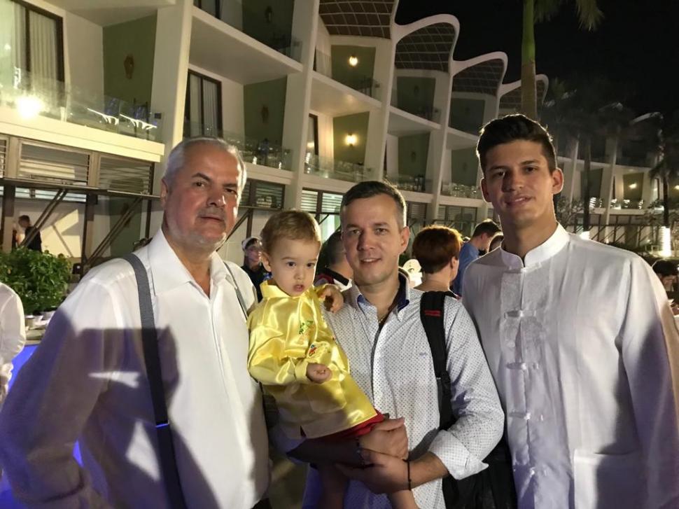 Adrian Năstase, fotografii inedite. Unde petrece fostul premier Crăciunul - FOTO 568978