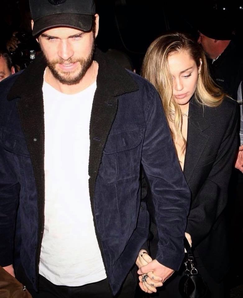 Miley Cyrus şi Liam Hemsworth s-au căsătorit