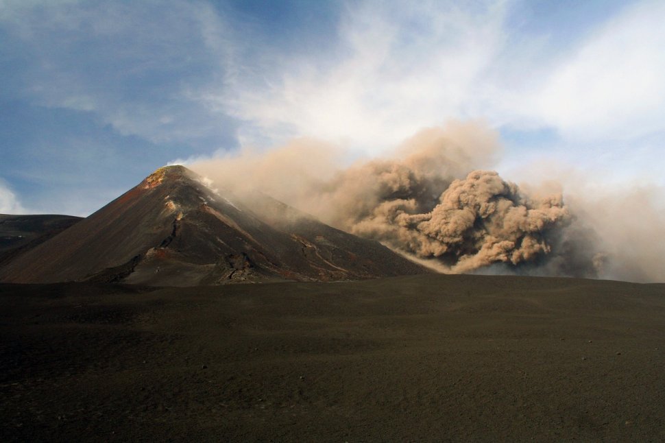 Stare de alertă în Italia după erupția Vulcanului Etna