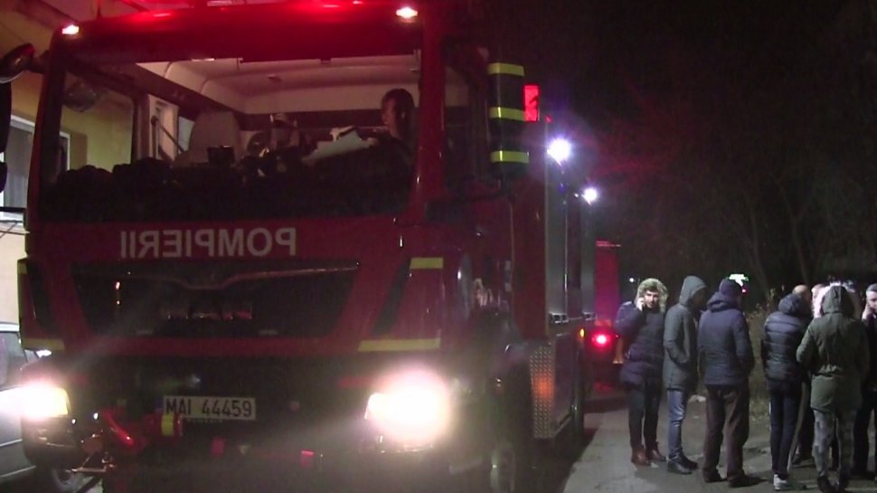 Incendiu violent la o casă din Alba. Pompierii intervin cu patru autospeciale şi o ambulanţă SMURD
