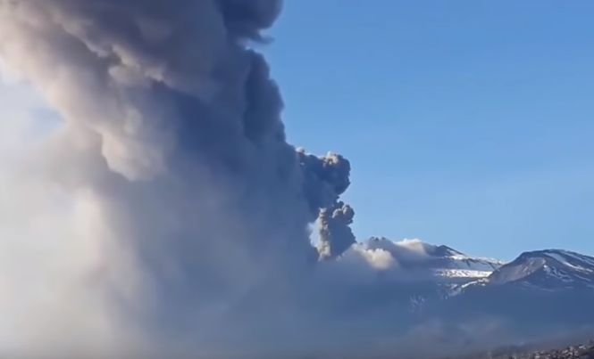 Sicilia a fost zguduită de un cutremur cu magnitudine 4,8, ca urmare a erupţiei vulcanului Etna